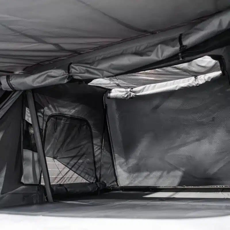 DEFENDER OFF-ROAD CANTILEVER HARD SHELL ROOFTOP TENT