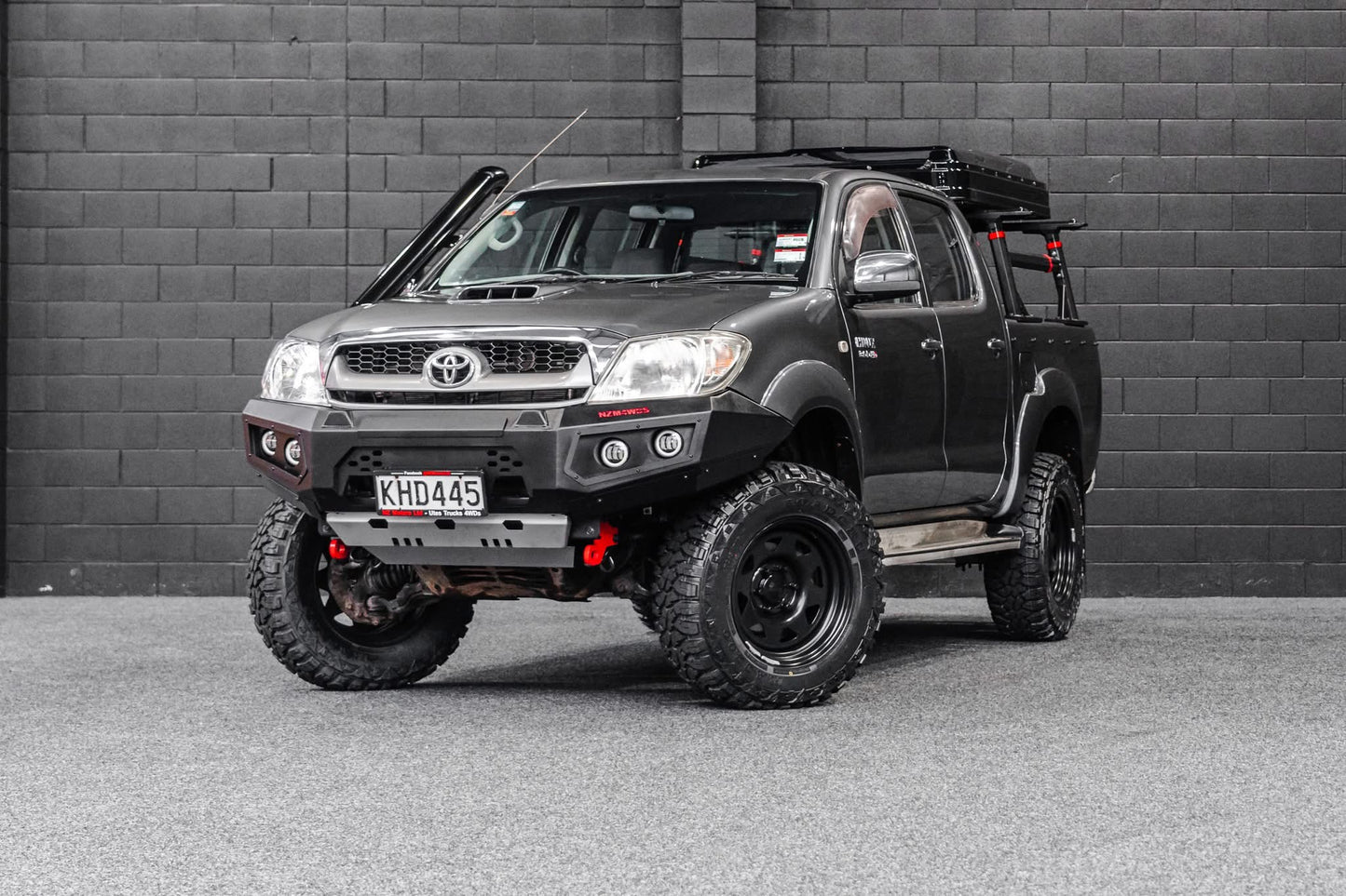 DEFENDER OFF-ROAD – TOYOTA HILUX 2005-2011 2″ SUSPENSION LIFT KIT – FRONT + REAR